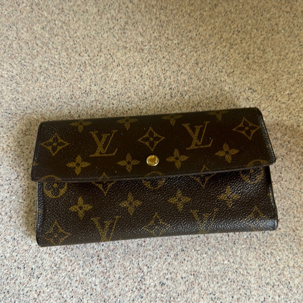 Louis Vuitton Wallet ( authentic ) - Picture 1 of 10